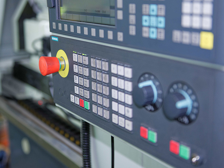 Universal cylindrical grinder